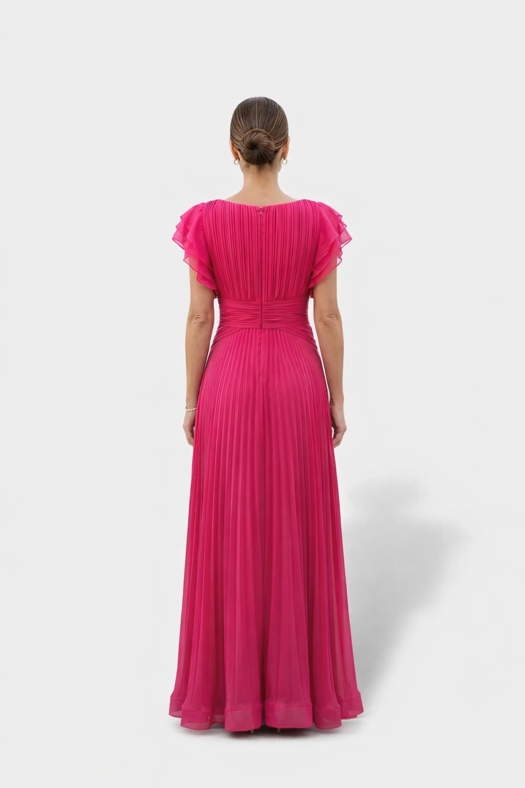 Vestido plisado con mangas vaporosas y detalle elegante en cintura