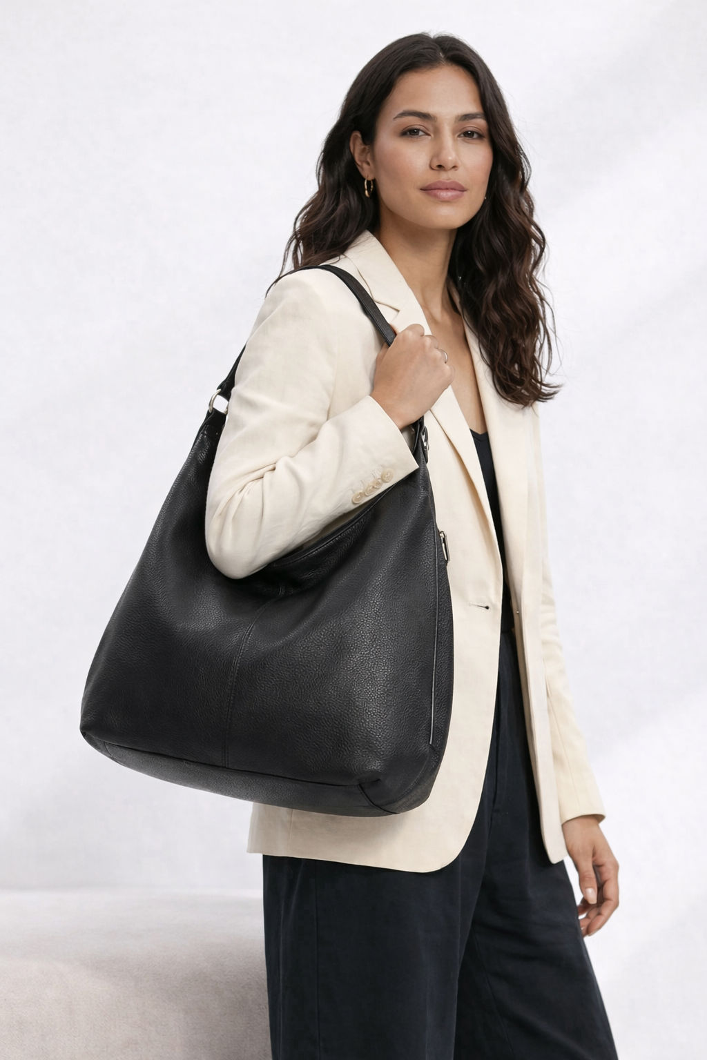 Bolso Hobo de Piel Funcional y Elegante para Todos los Días
