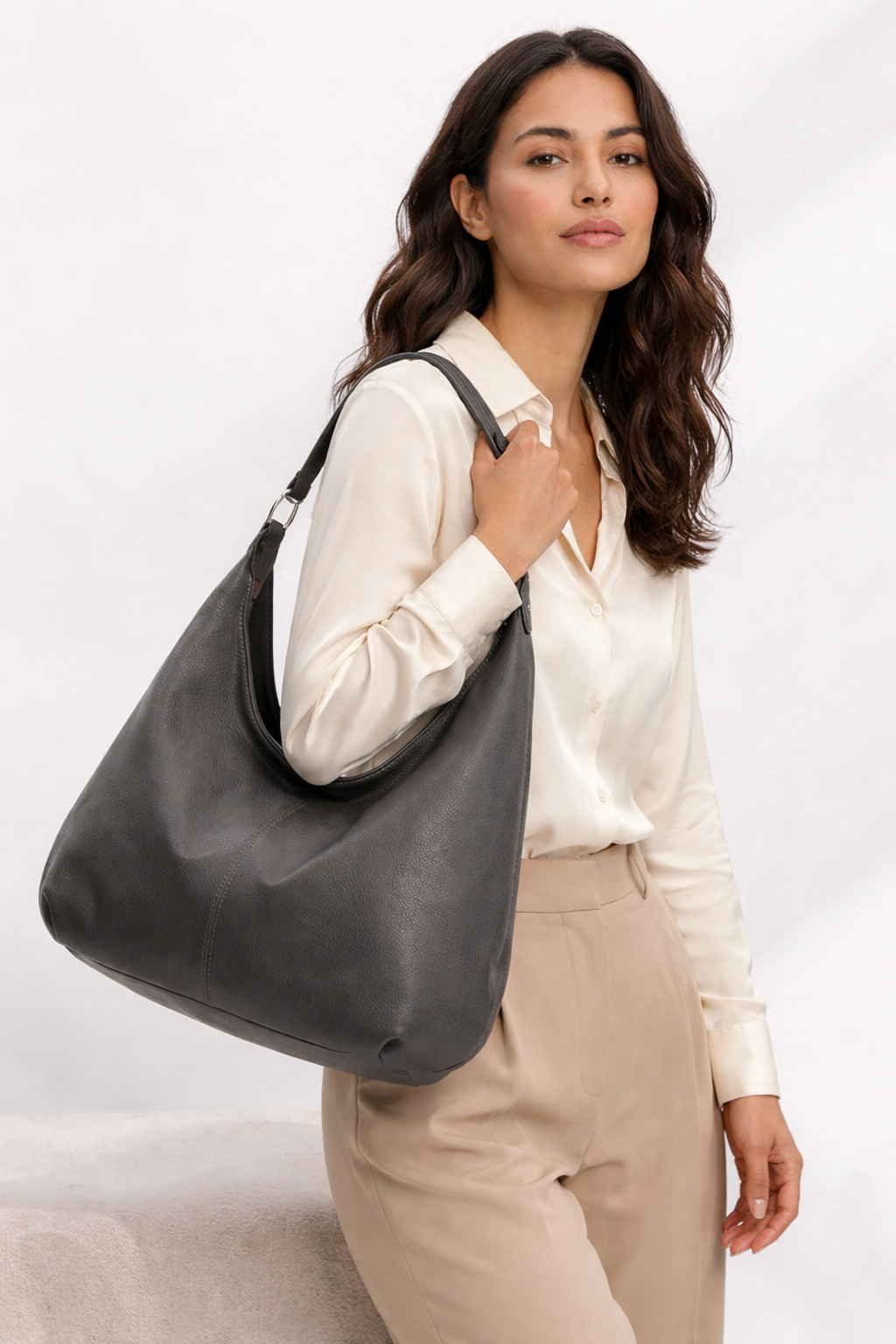 Bolso Hobo de Piel Funcional y Elegante para Todos los Días