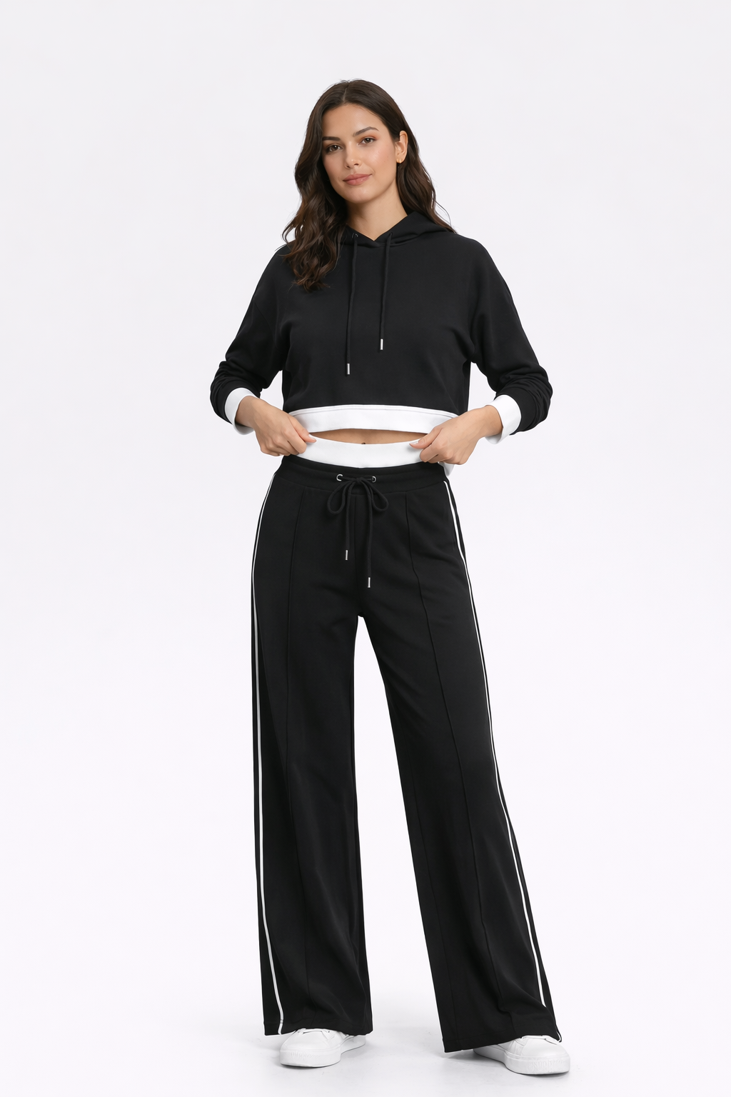 Conjunto  Negro de Sudadera Corta y Pantalón
