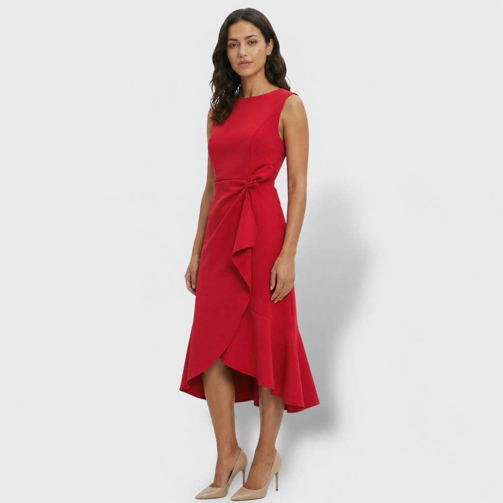 Vestido rojo elegante con drapeado lateral