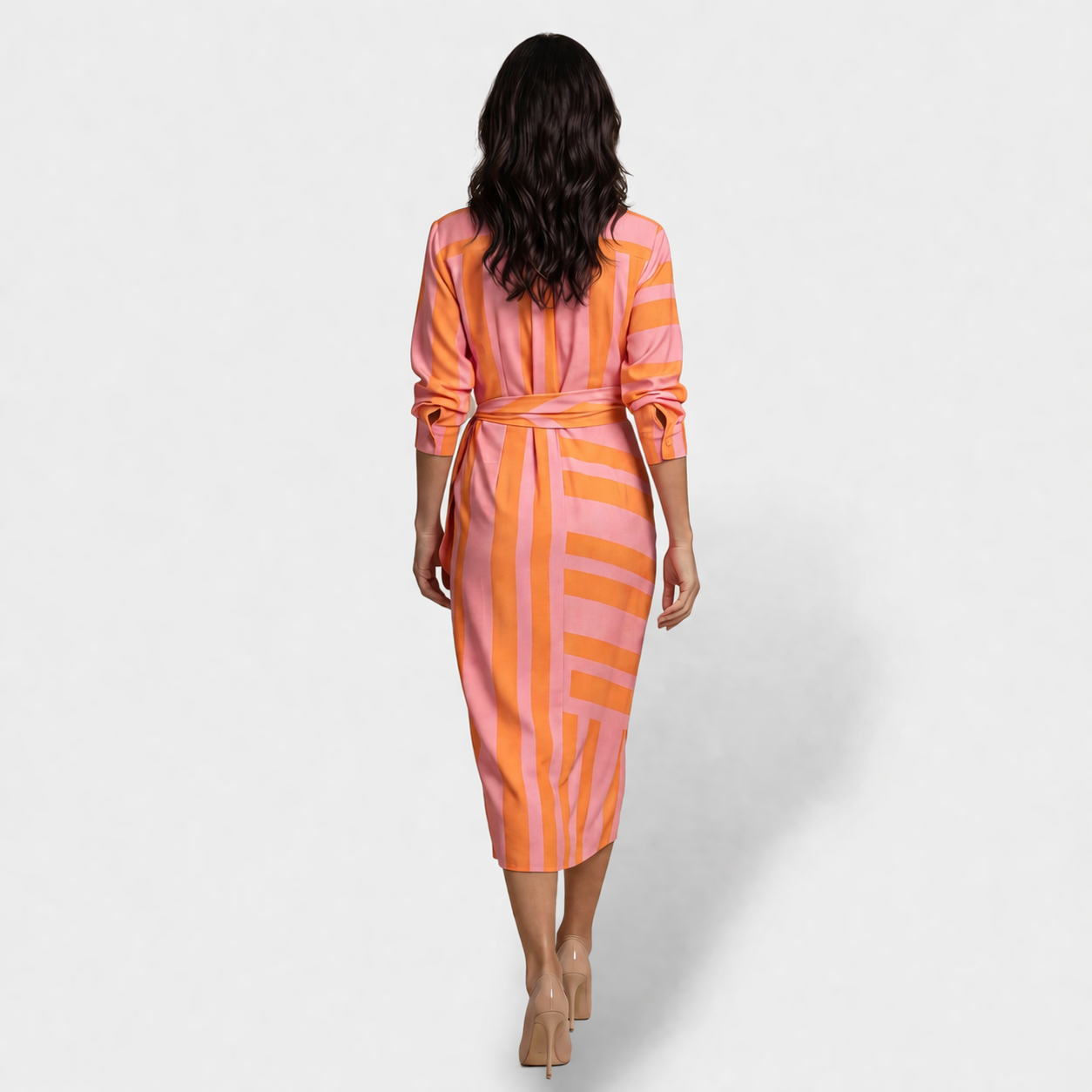 Vestido con Diseño Elegante y Silueta Estilizada