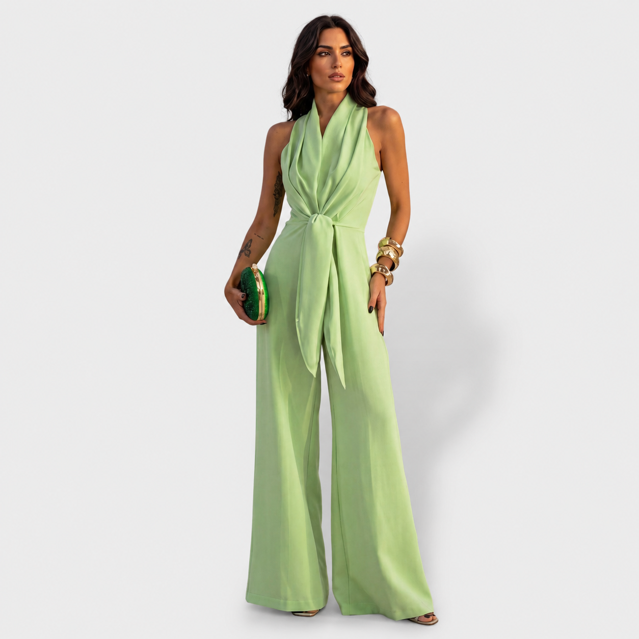Mono Largo Elegante con Escote Drapeado y Pierna Ancha