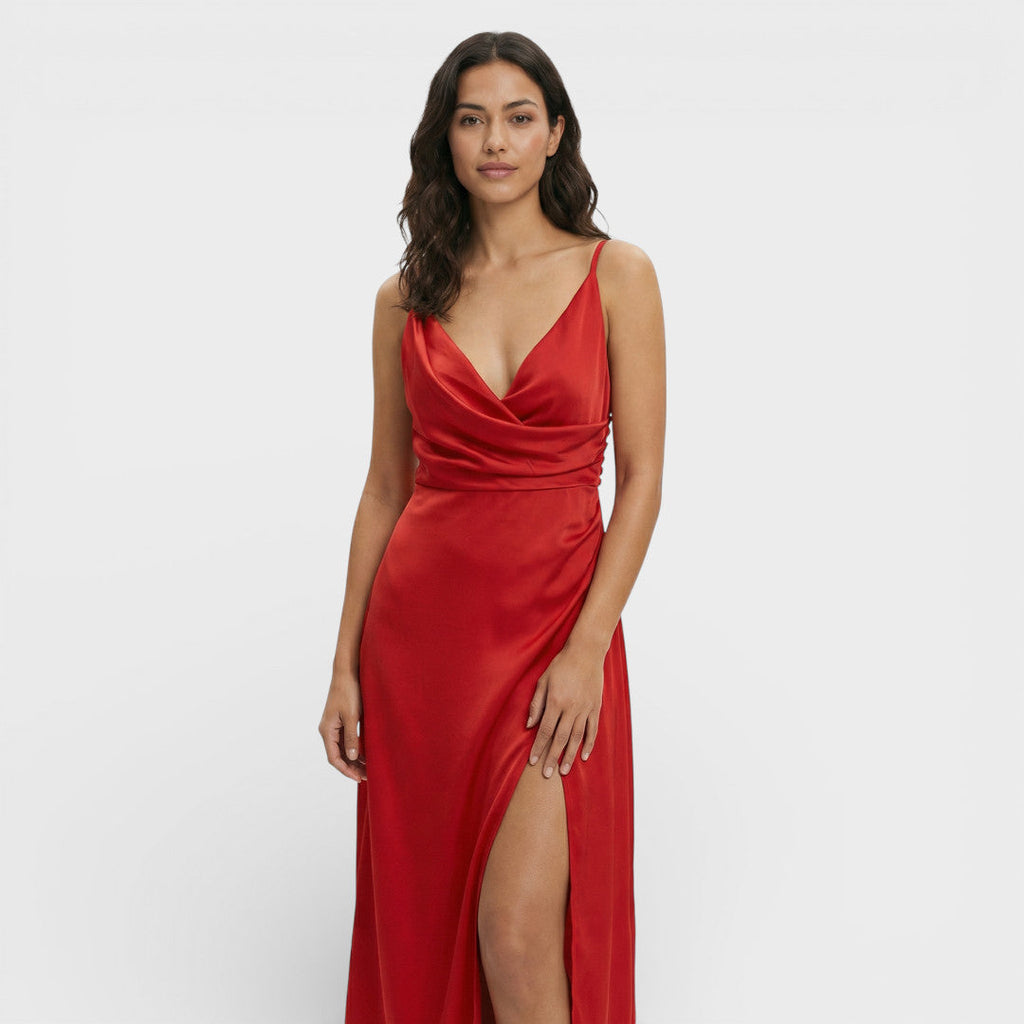 Vestido con Abertura para Invitada – Diseño Elegante y Femenino