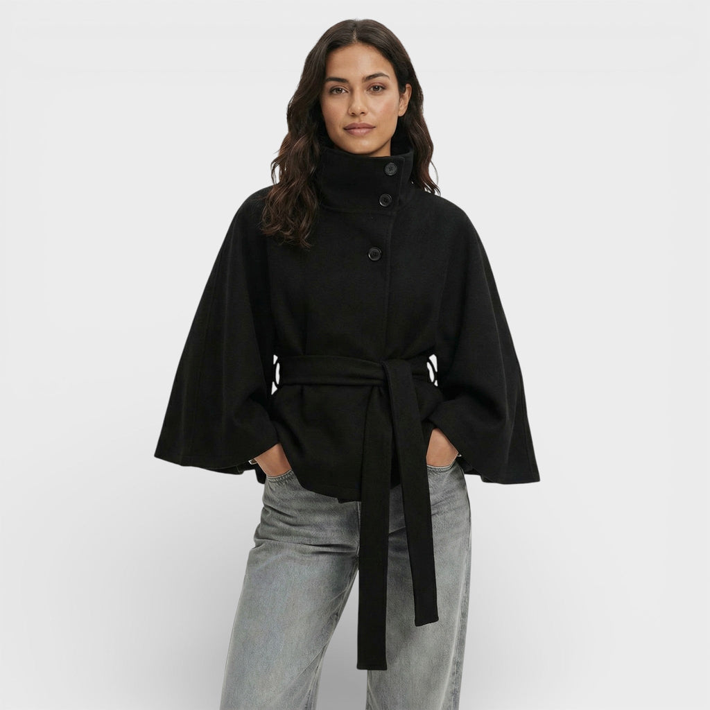 Abrigo Capa Corto con Cinturón y Corte Fluido de Inspiración Elegante