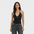 Top Halter Ajustado de Corte Favorecedor