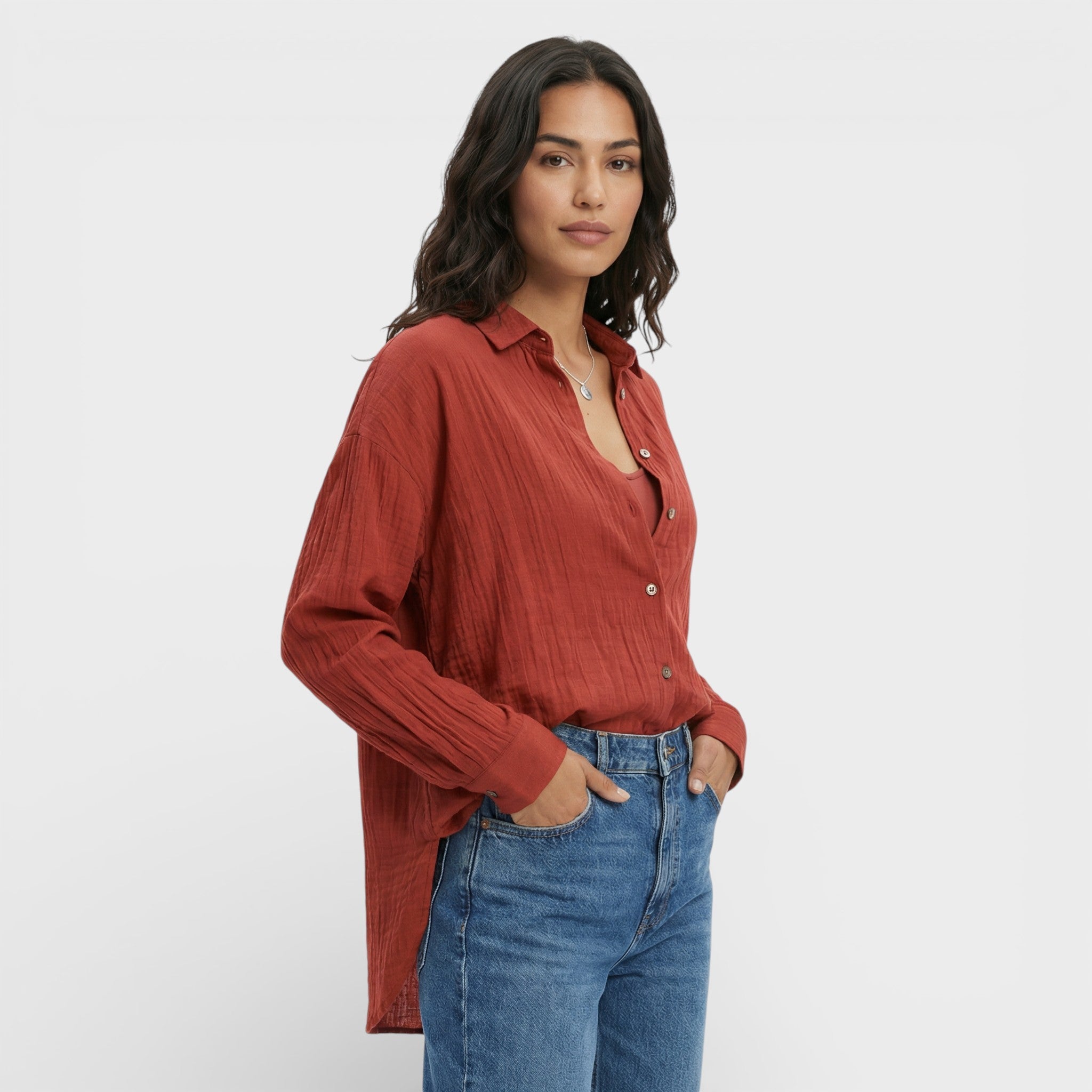 Camisa Plisada Ligera de Mujer con Caída Fluida y Estilo Elegante