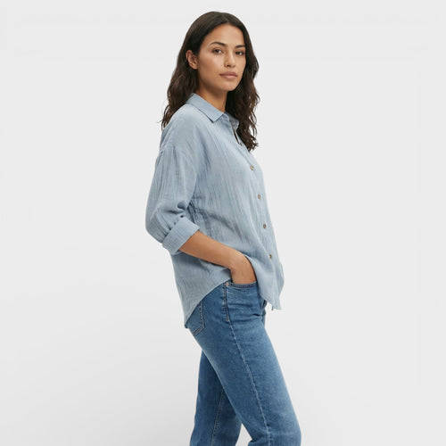 Camisa Plisada Ligera de Mujer con Caída Fluida y Estilo Elegante