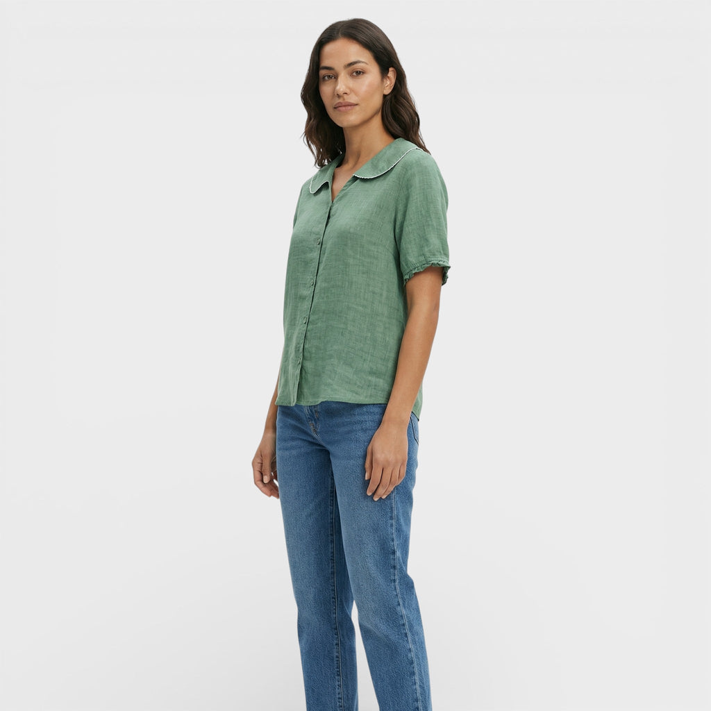 Blusa Ligera con Cuello Ondulado y Silueta Sofisticada