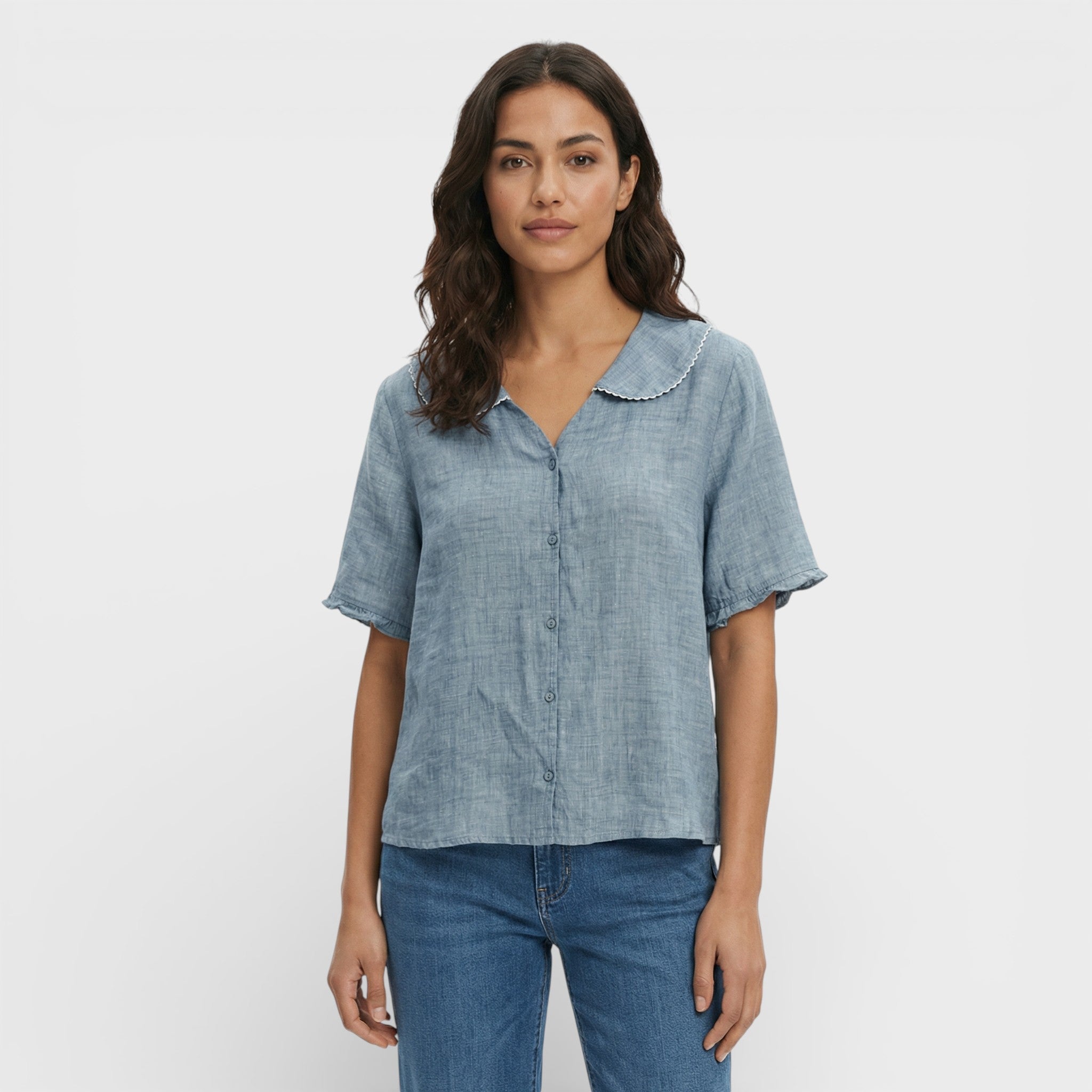 Blusa Ligera con Cuello Ondulado y Silueta Sofisticada