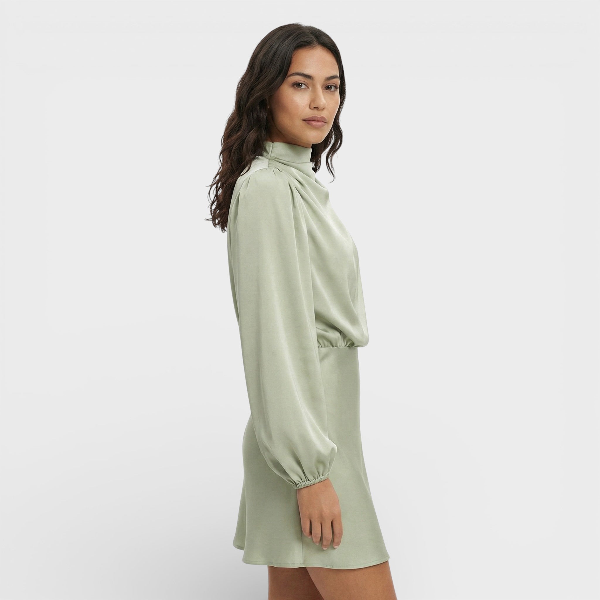 Vestido Asimétrico Satinado para Mujer – Diseño Elegante y Acabado Brillante