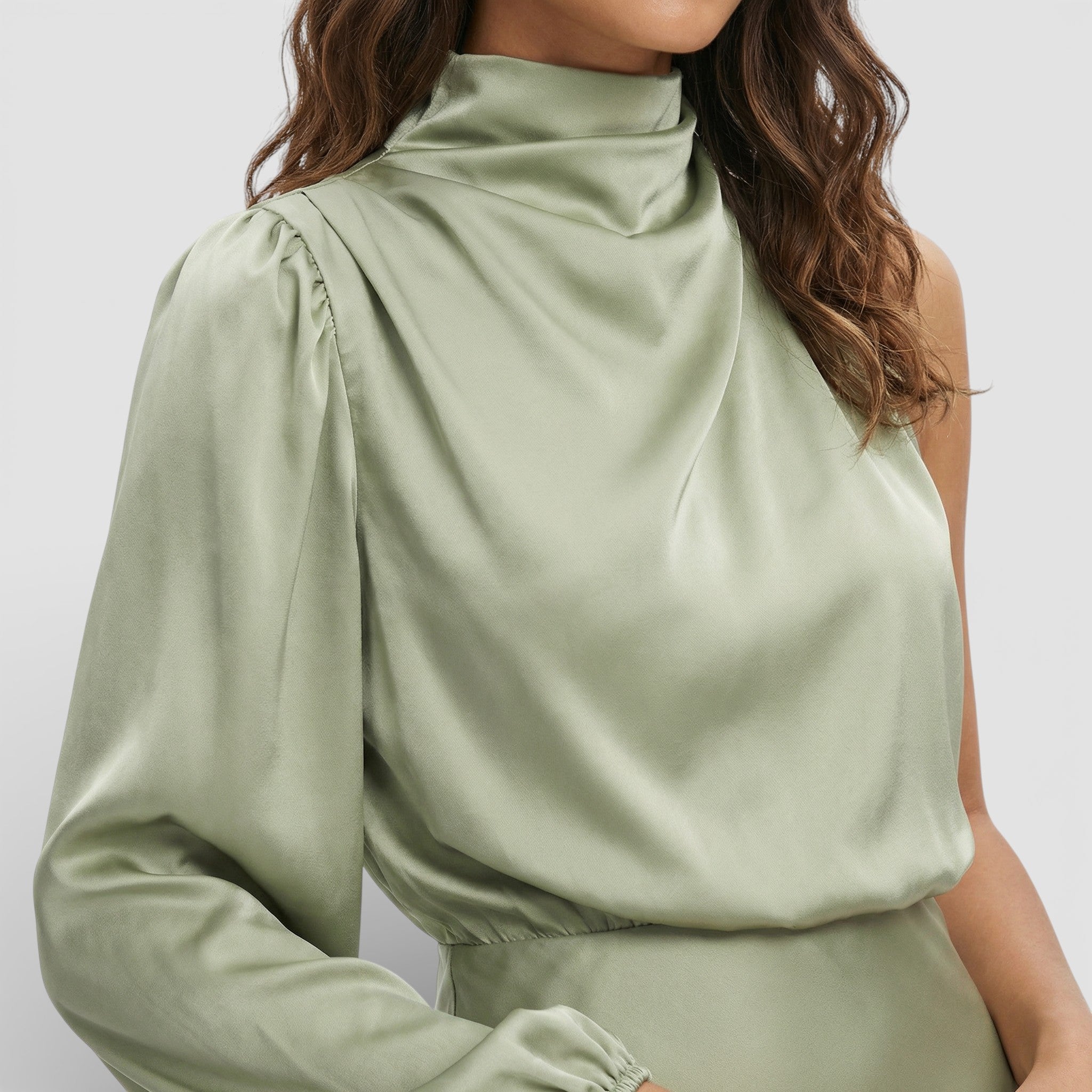 Vestido Asimétrico Satinado para Mujer – Diseño Elegante y Acabado Brillante