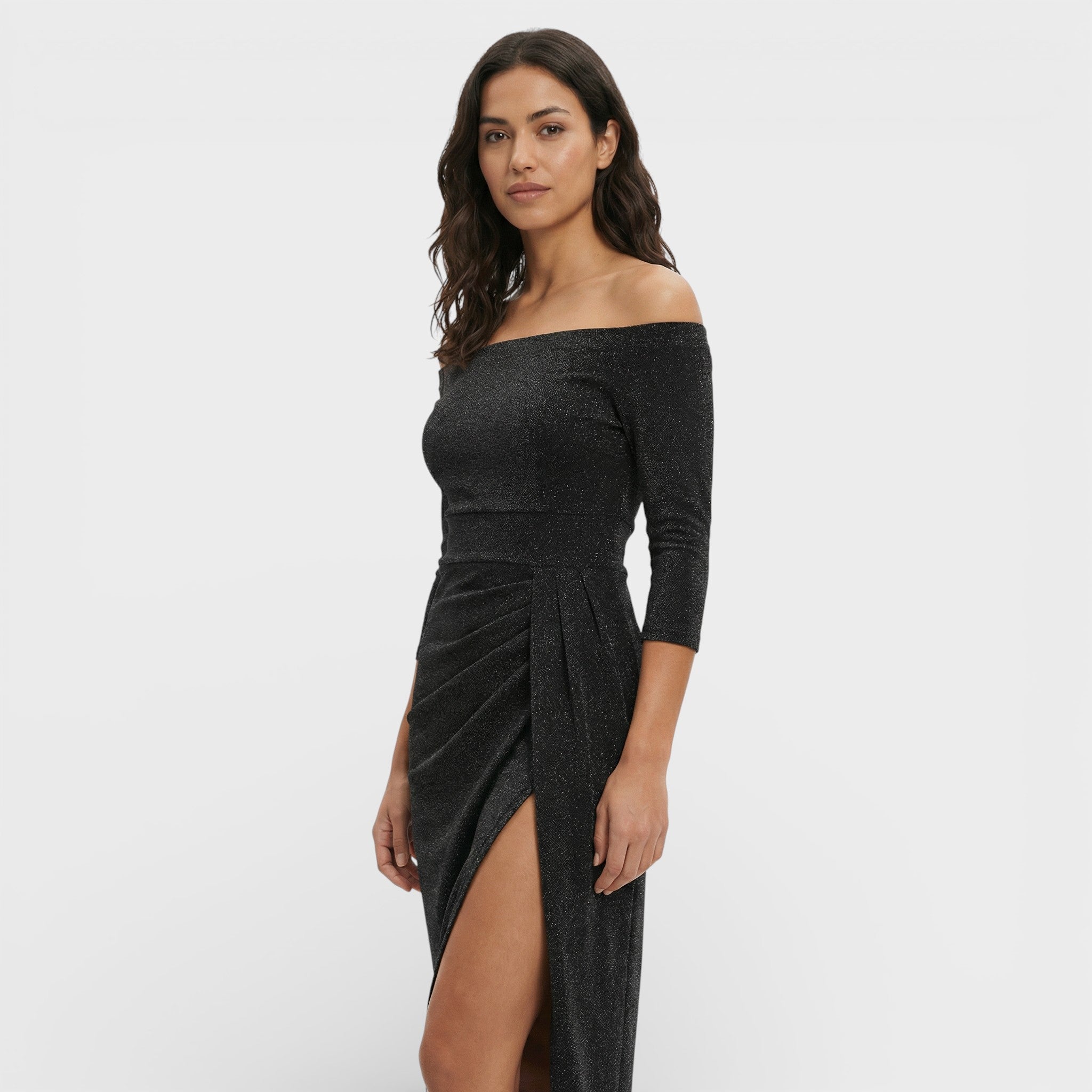 Vestido Largo de Invitada con Abertura – Elegancia que Deslumbra