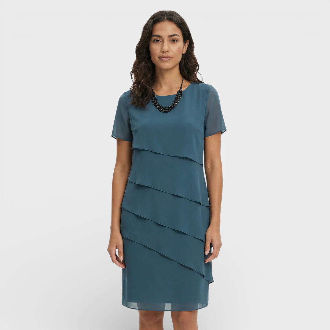 Vestido Azul  con Caída Fluida y Diseño en Capas