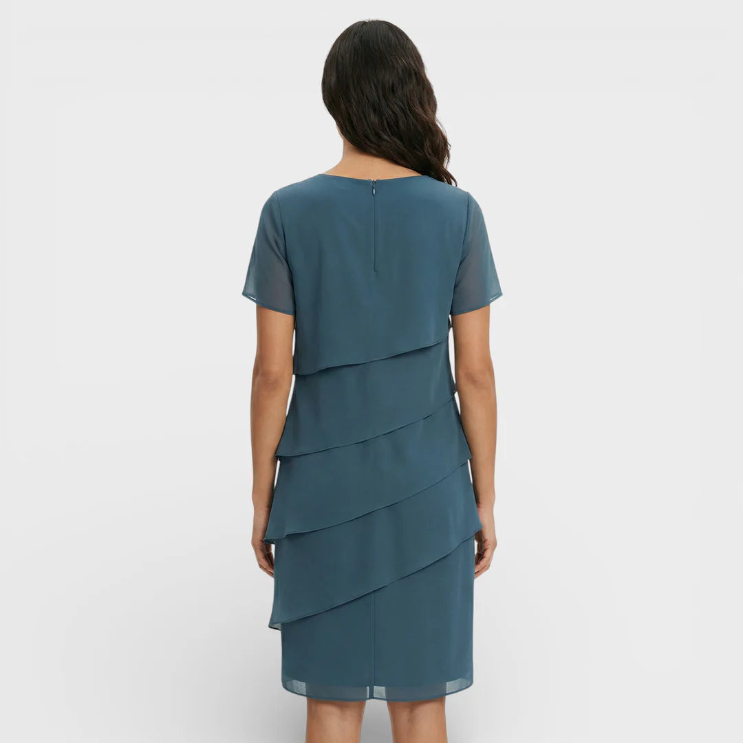 Vestido Azul  con Caída Fluida y Diseño en Capas