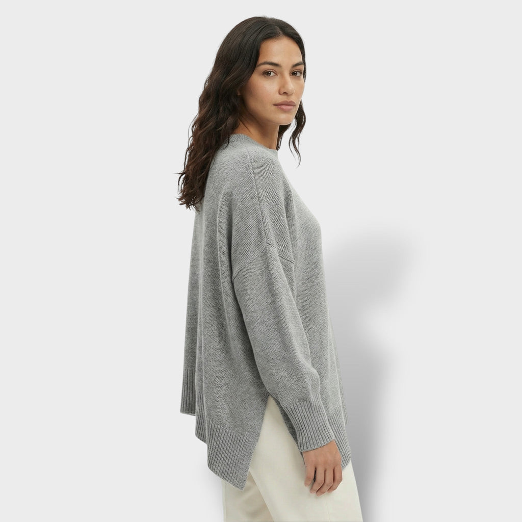 Suéter Oversize Manga Murciélago – Comodidad y Estilo