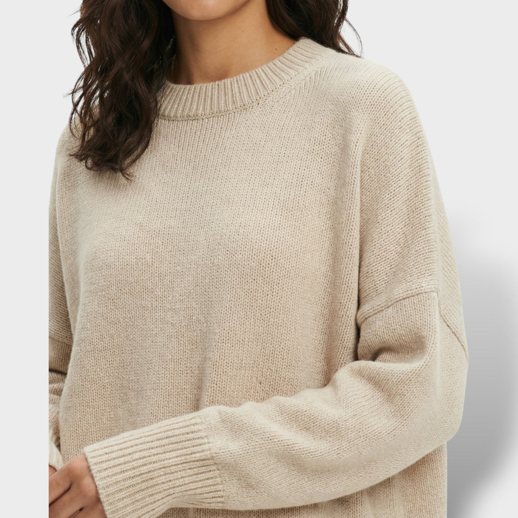 Suéter Oversize Manga Murciélago – Comodidad y Estilo