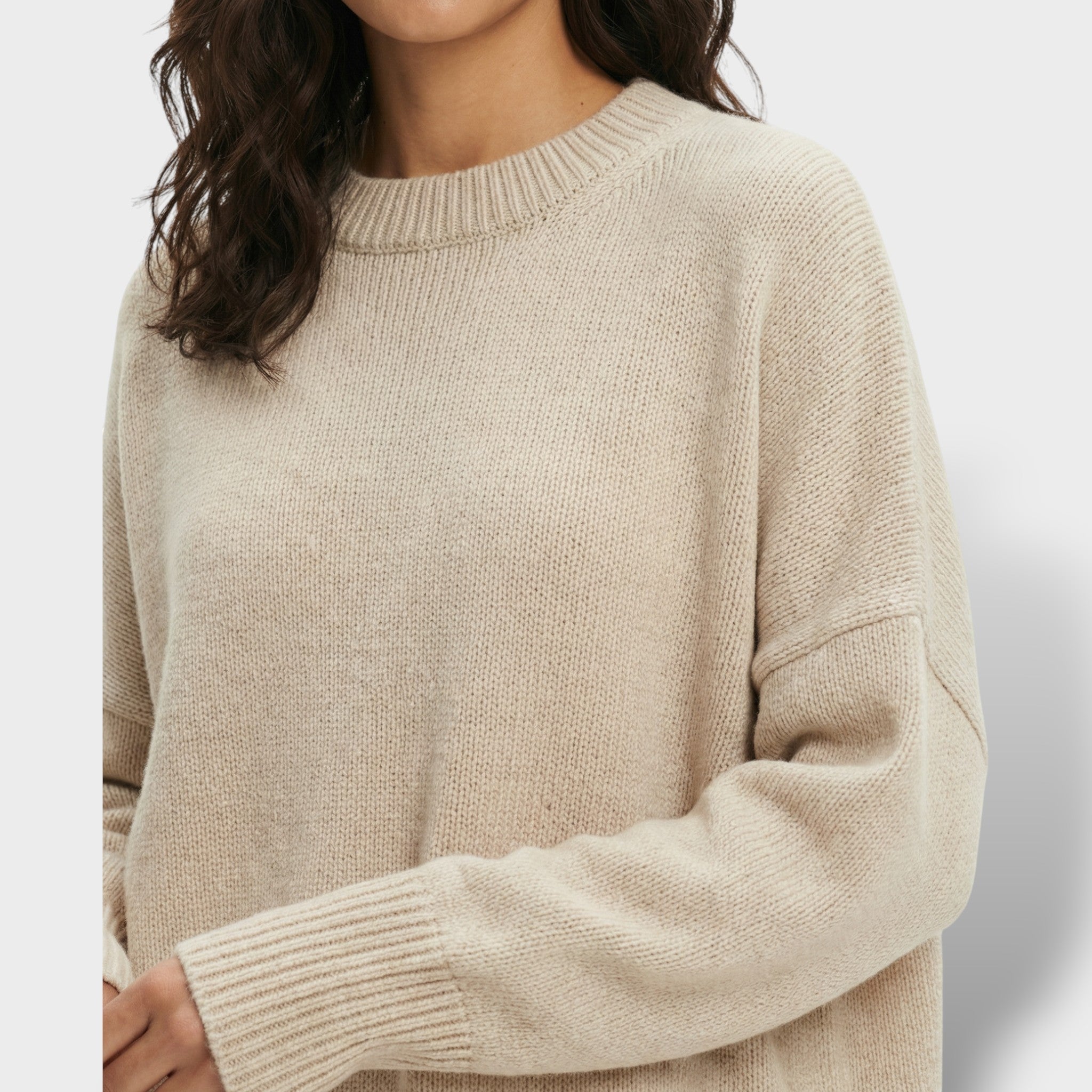 Suéter Oversize Manga Murciélago – Comodidad y Estilo